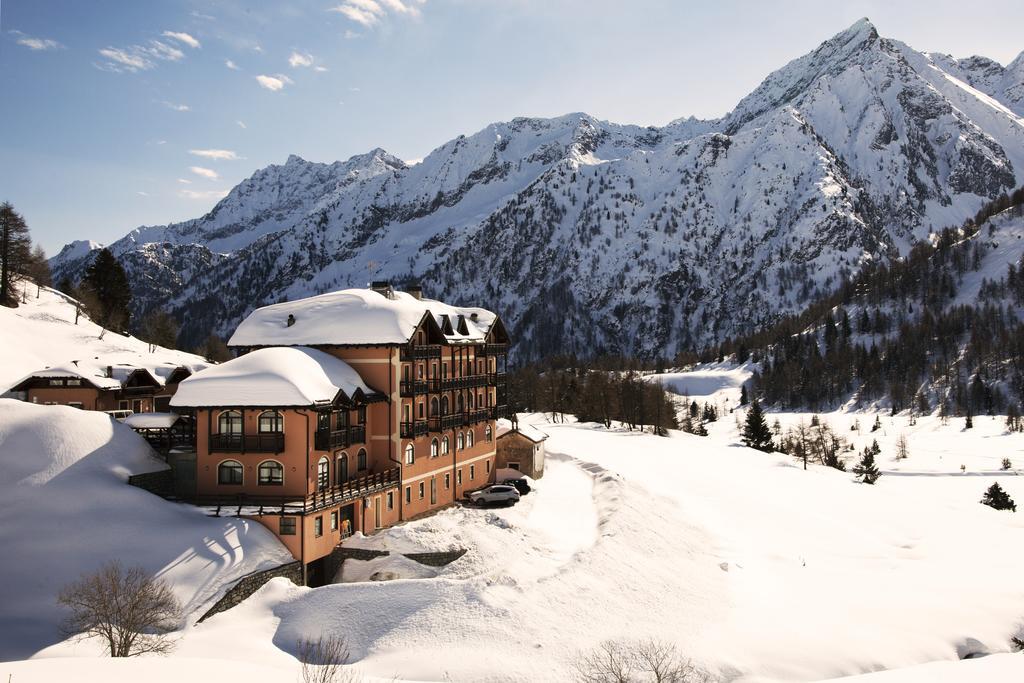 Locanda Locatori Passo del Tonale Exterior photo